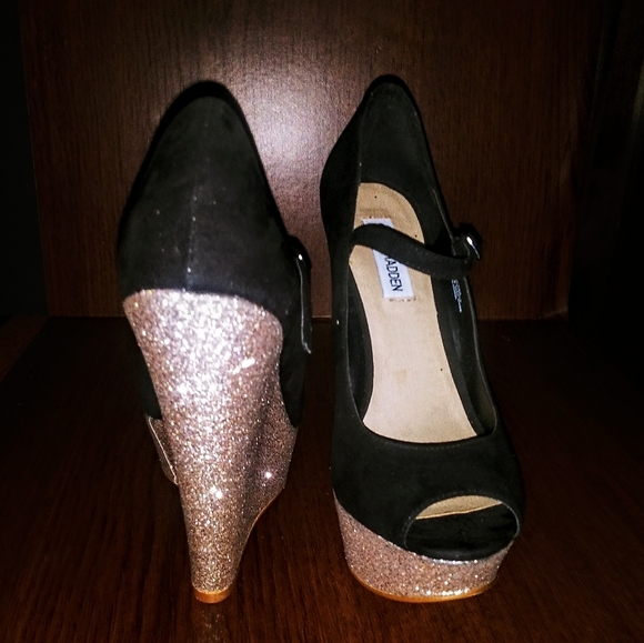 Like New Steve Madden 'Operaa' Wedges - Picture 3 of 8